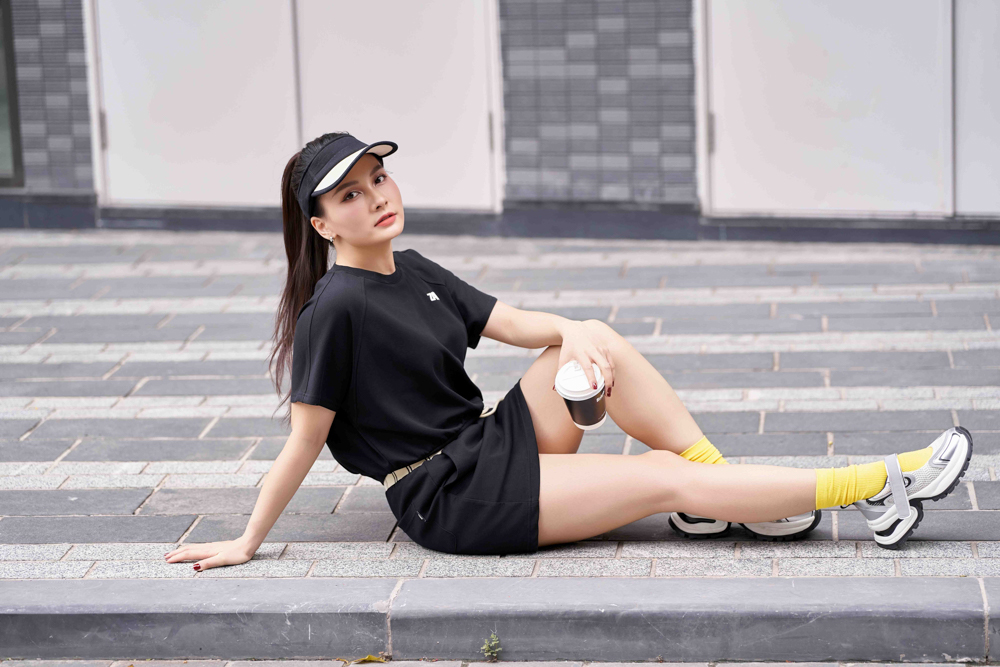 Bộ Sưu Tập Áo Và Chân Váy Thể Thao